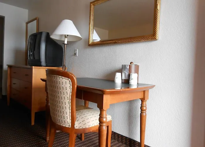 Rodeway North I-17 Hotel
