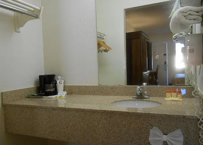 Rodeway North I-17 Hotel 2*